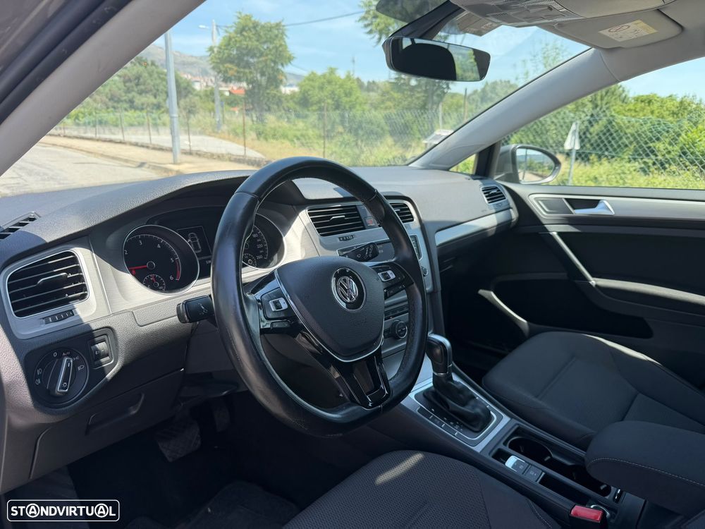 VW Golf 1.6 TDI Confortline DSG - 19
