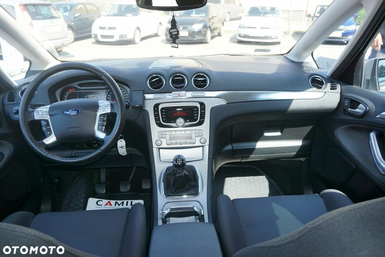 Ford S-Max - 11