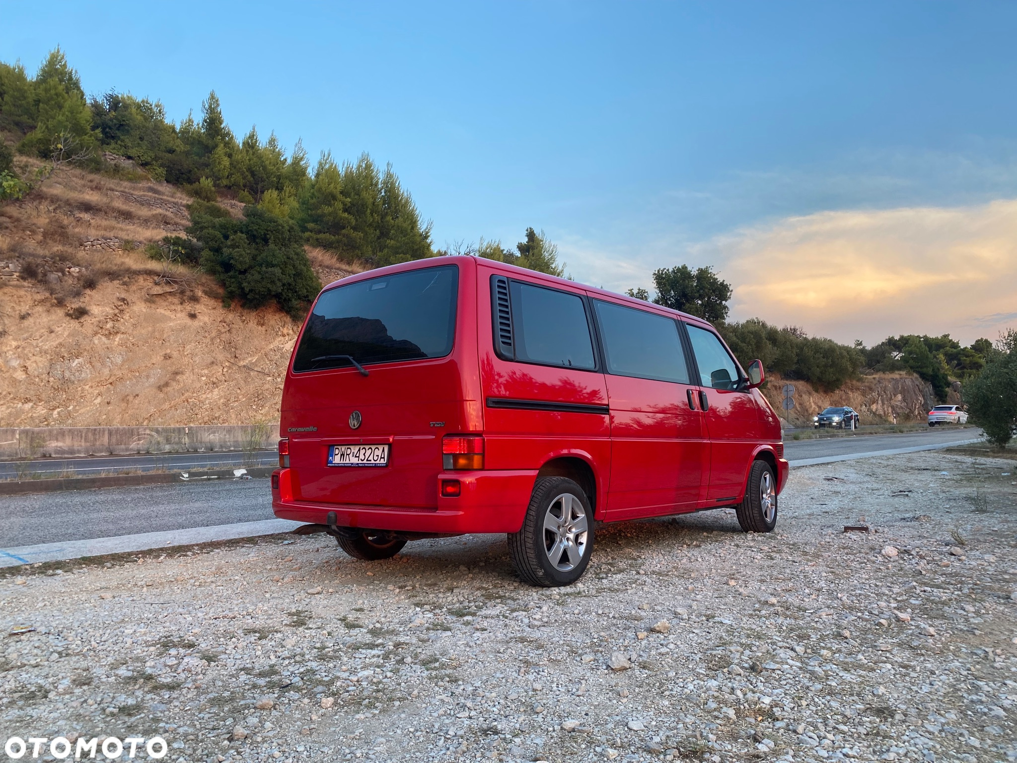 Volkswagen Caravelle - 8