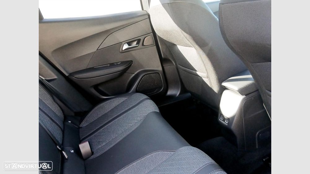 Peugeot e-2008 54 kWh Allure - 18