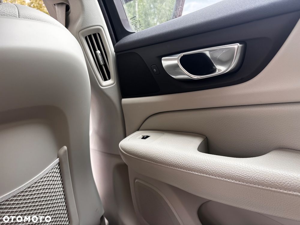 Volvo S60 T6 AWD Momentum Pro - 22