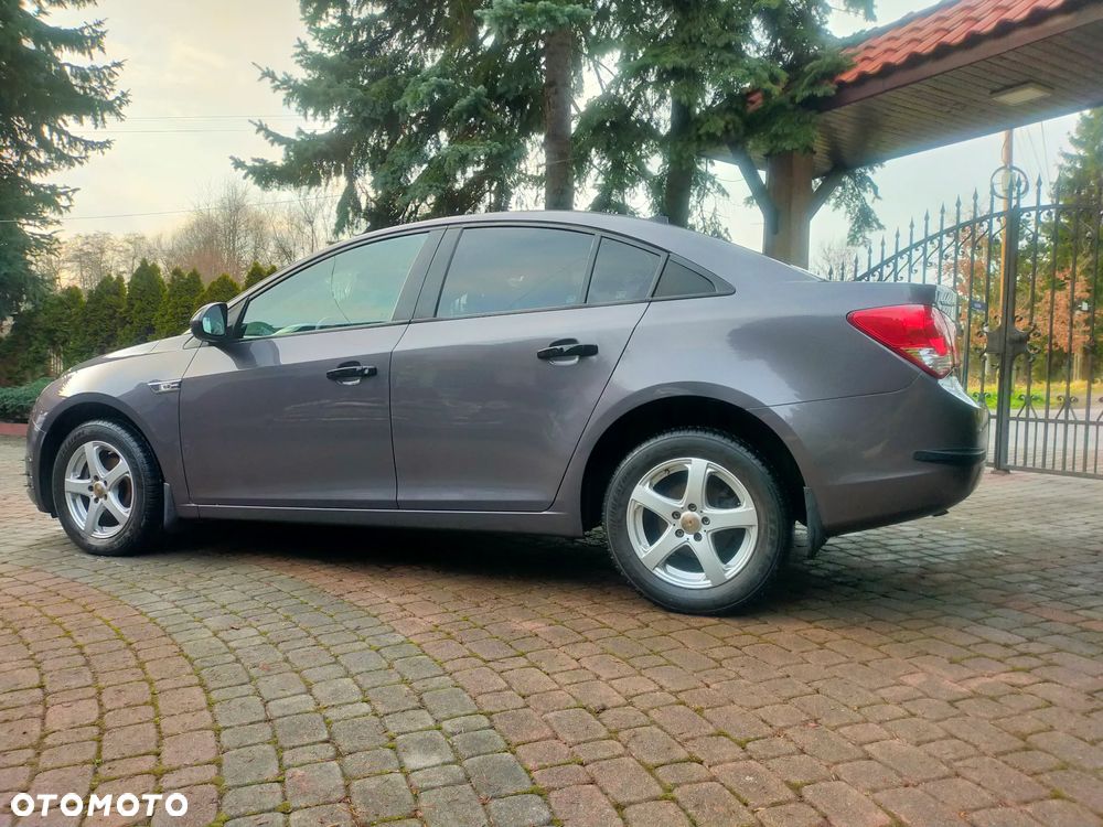 Chevrolet Cruze 1.6 LS - 3