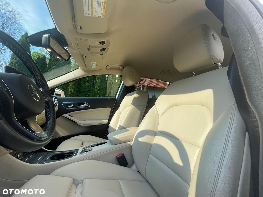 Mercedes-Benz GLA 250 7G-DCT - 12