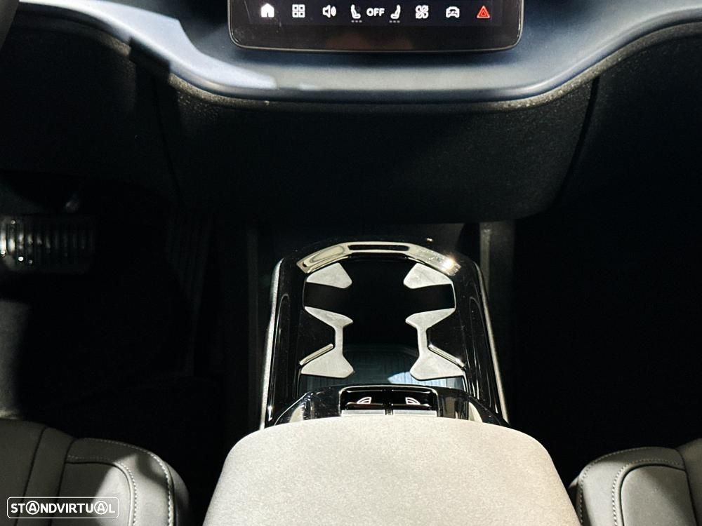 Volvo EX30 Single Motor Extended Range RWD Plus - 25