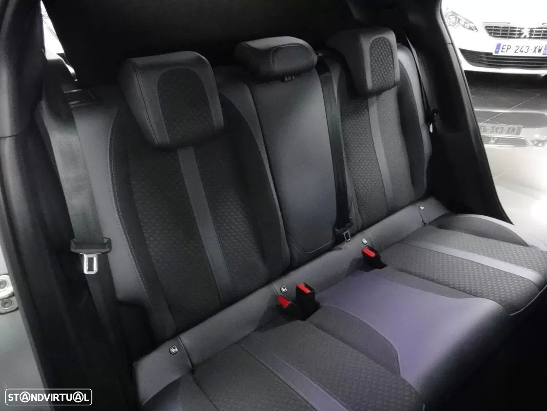 Peugeot 2008 - 19
