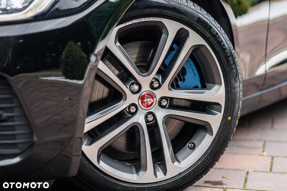 Jaguar XE 2.0 T Prestige - 11