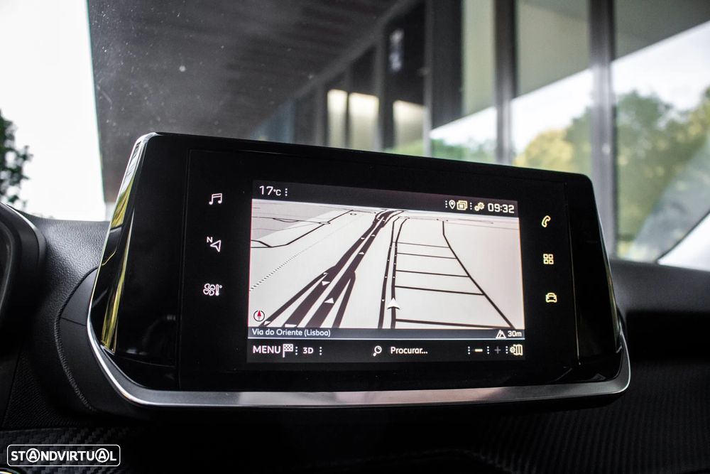 Peugeot 2008 1.5 BlueHDi Allure EAT8 - 36