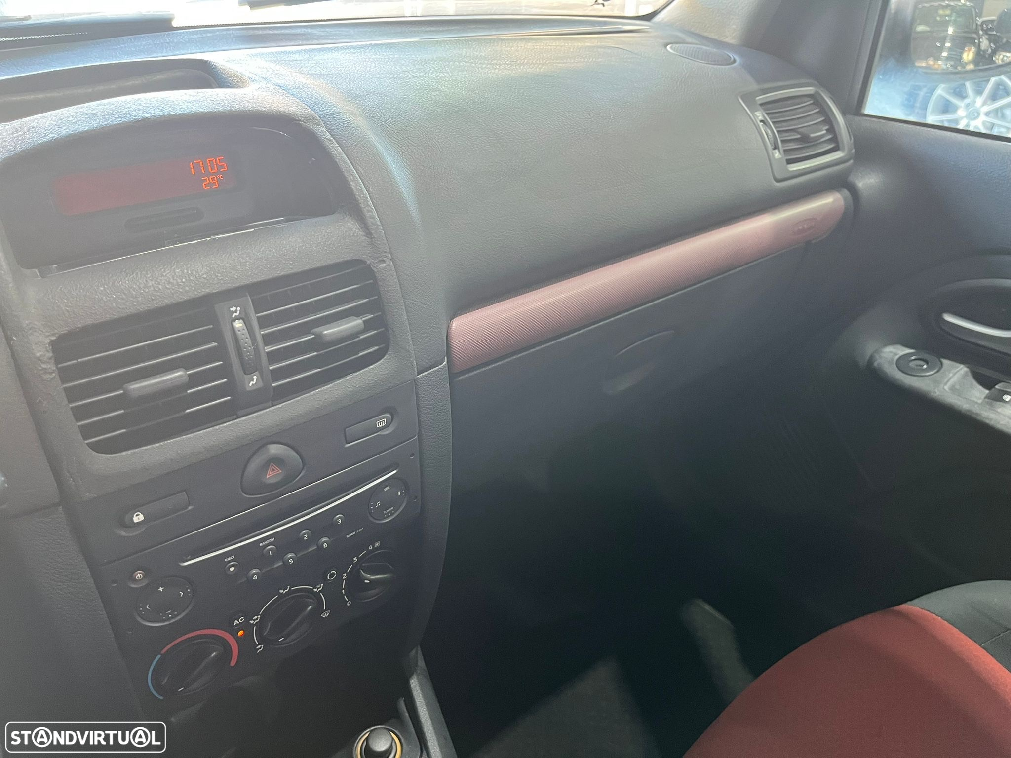 Renault Clio 1.2 16V Billabong QuickS - 19