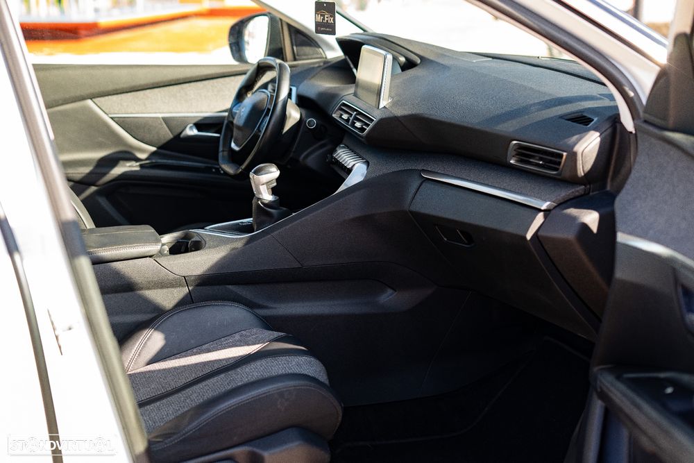 Peugeot 3008 PureTech 130 Stop & Start GPF Allure - 23