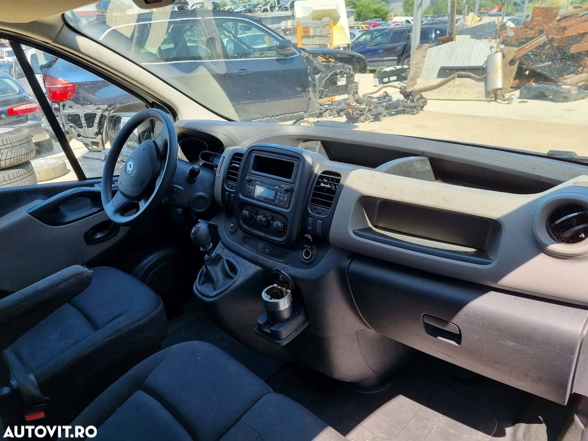 Dezmembrari piese auto Renault Trafic 3 Mixt 5 locuri - 5