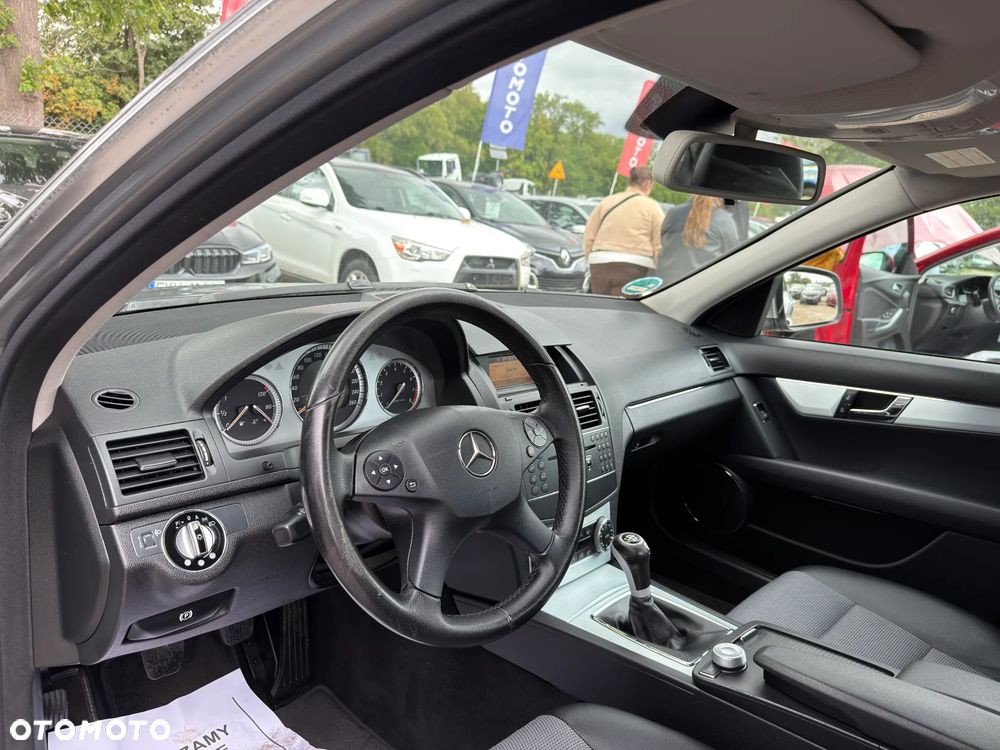 Mercedes-Benz Klasa C 180 CGI BlueEFFICIENCY Avantgarde - 11