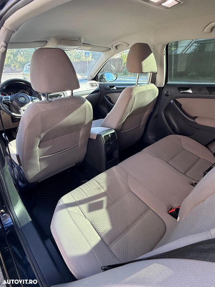 Volkswagen Jetta - 13