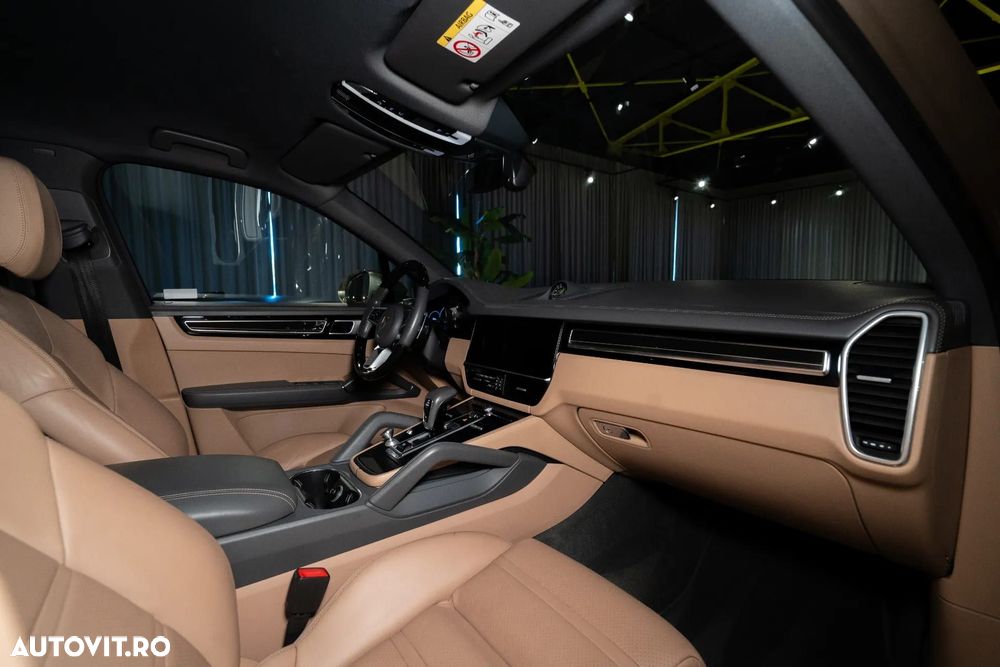 Porsche Cayenne - 40
