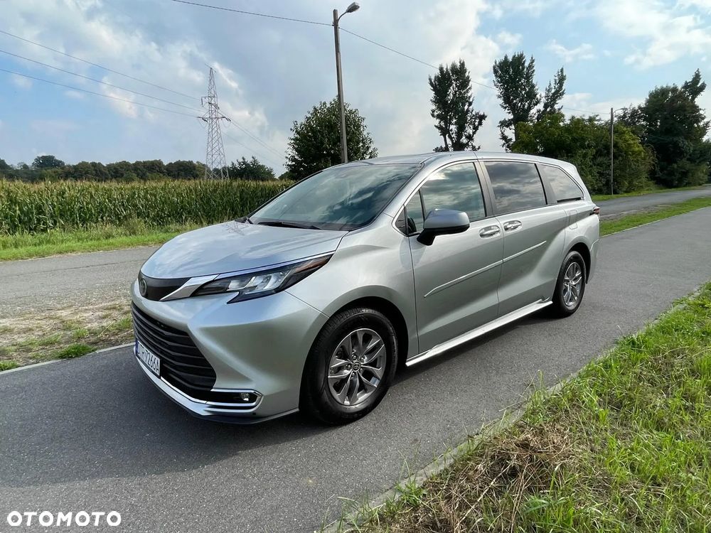 Toyota Sienna - 2