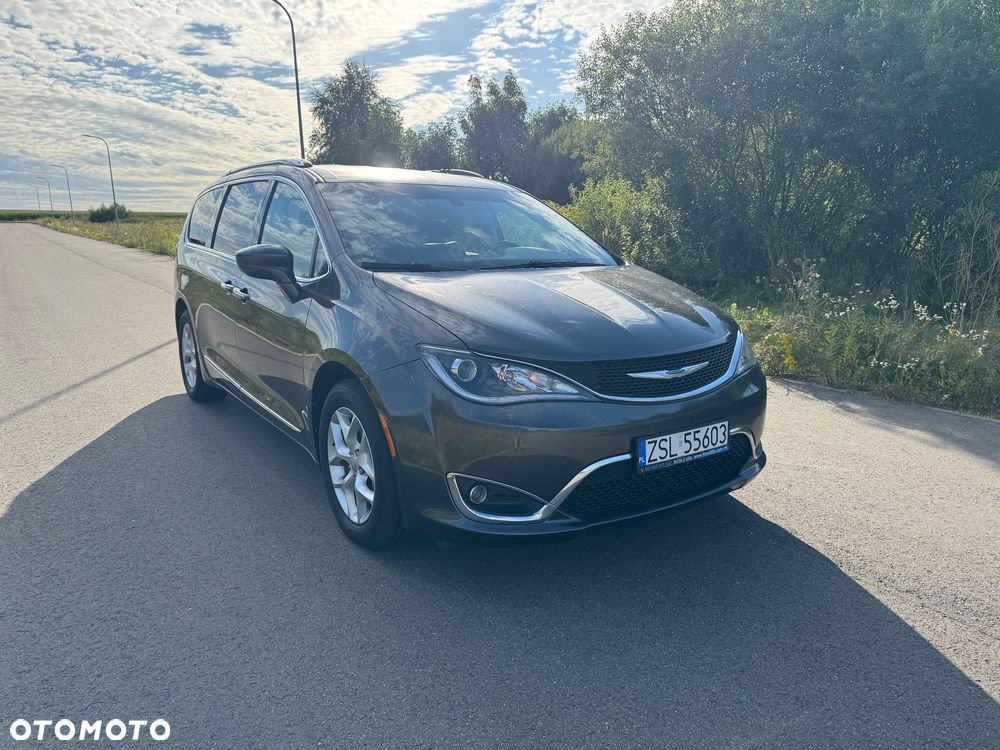 Chrysler Pacifica - 22