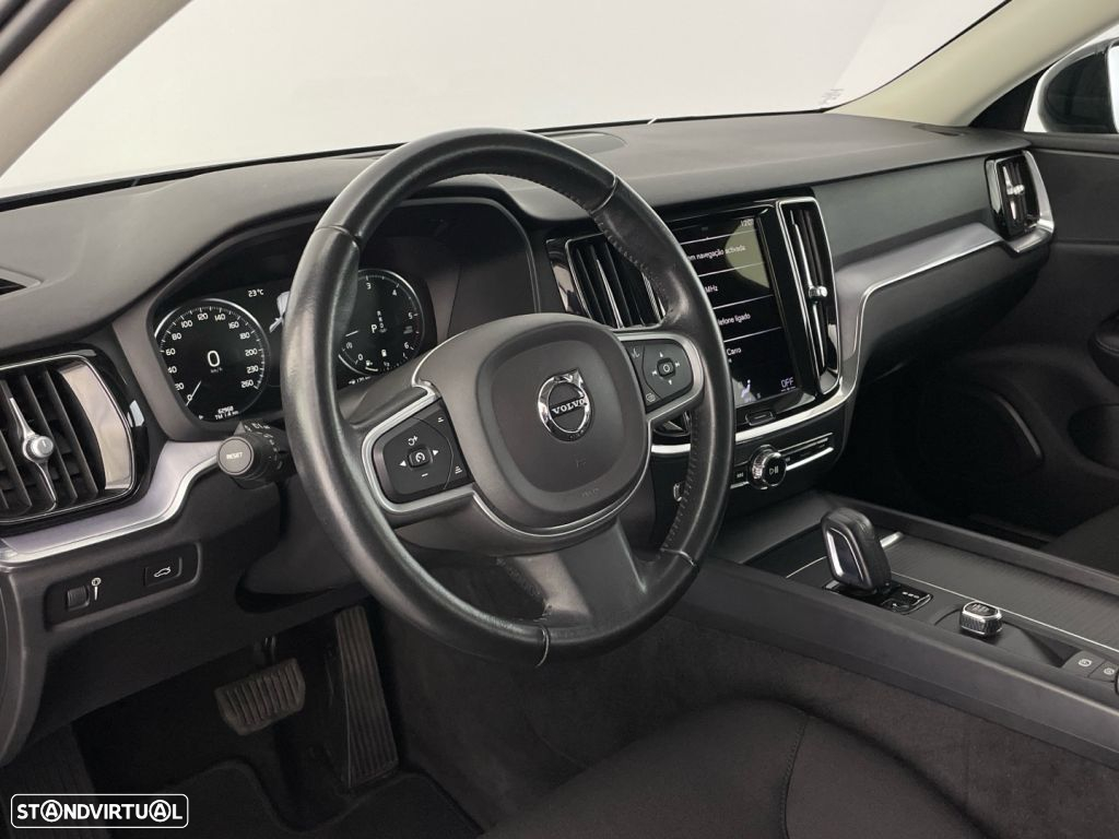Volvo V60 2.0 B4 Momentum Core - 17