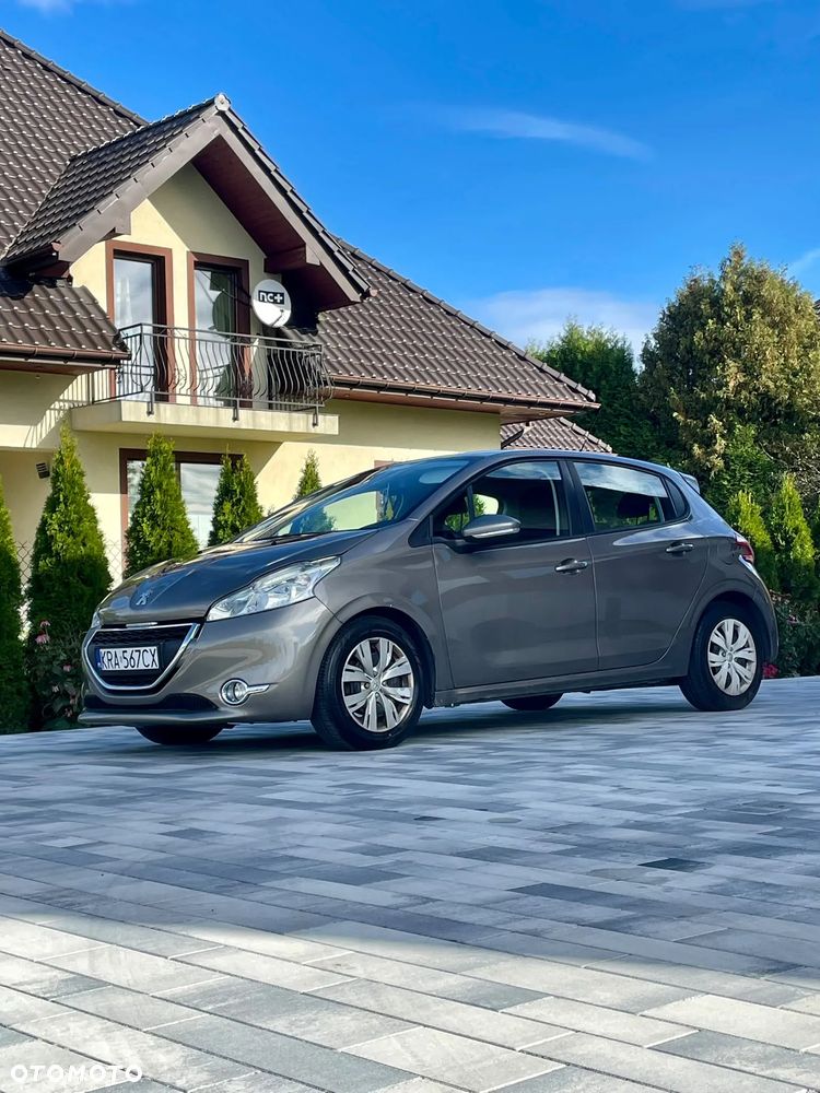 Peugeot 208 - 1