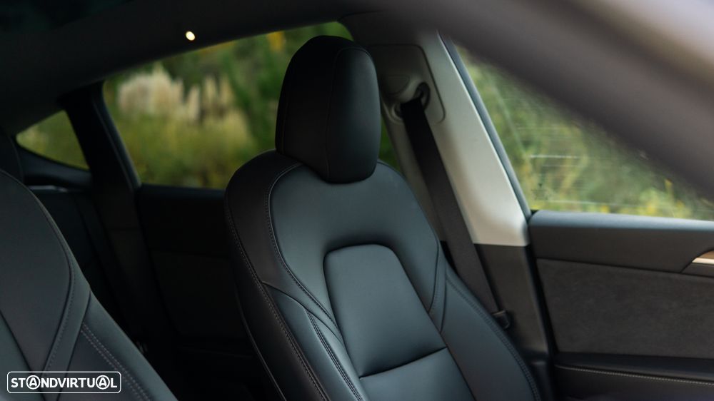 Tesla Model Y Long Range Dual Motor AWD - 16