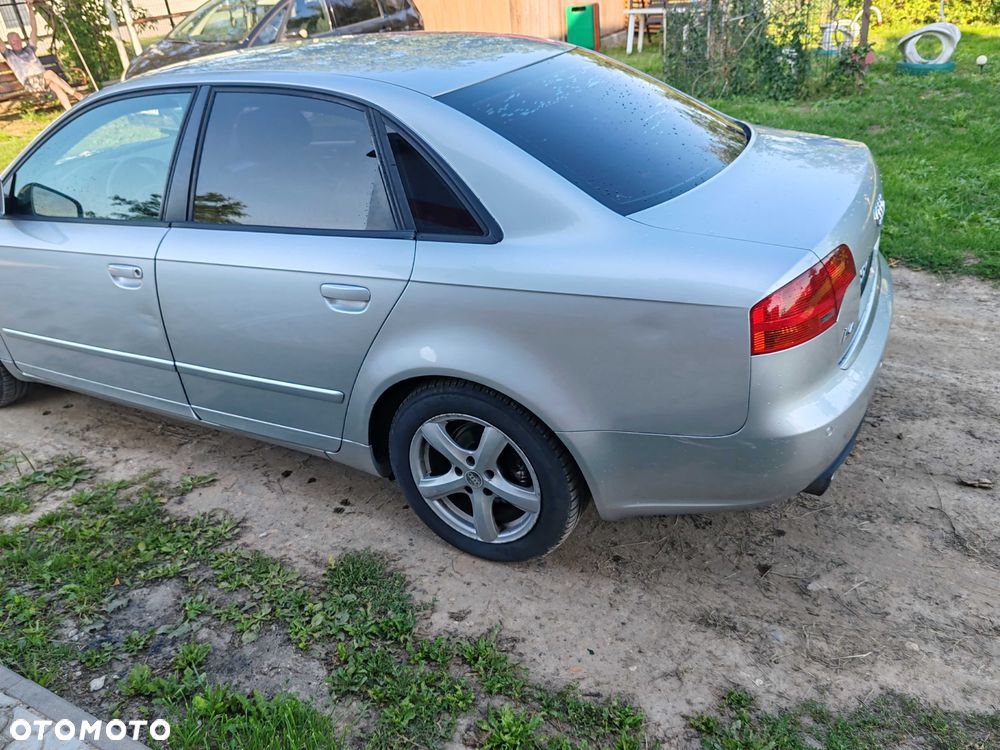 Audi A4 Limousine - 1