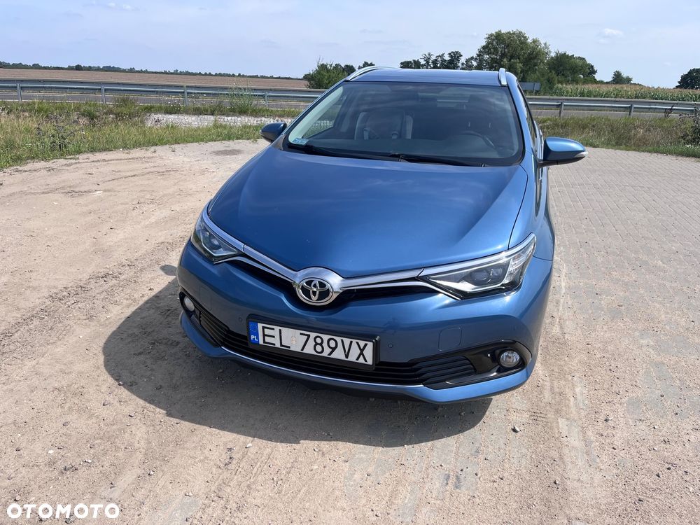 Toyota Auris 1.6 Premium + - 4
