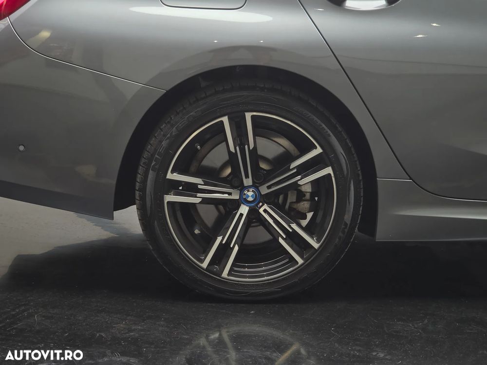 BMW Seria 3 320e Aut. M Sport - 34
