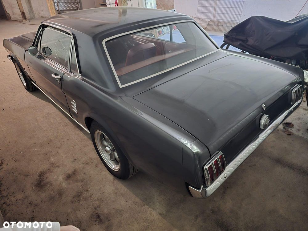 Ford Mustang - 27