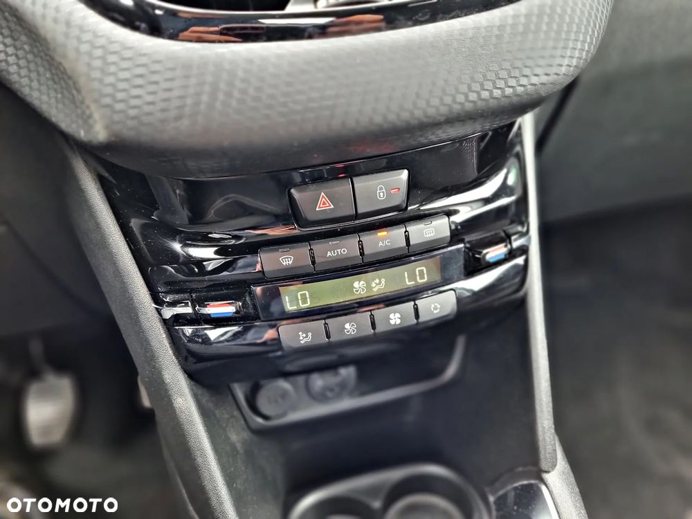 Peugeot 208 PureTech 82 Start & Stop Allure - 23