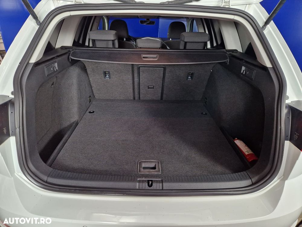 Volkswagen Golf - 25