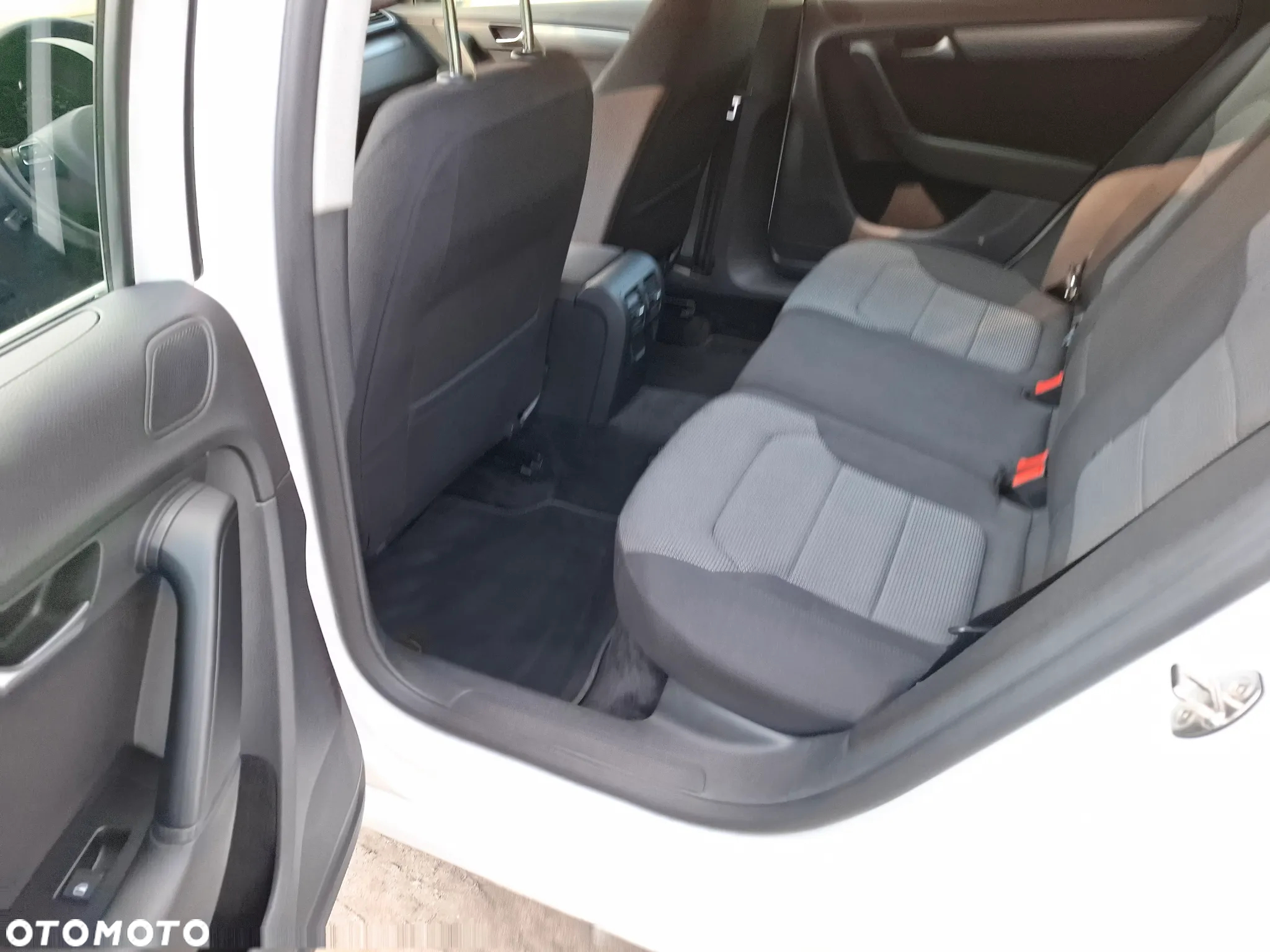 Volkswagen Passat 2.0 TDI Comfortline - 13