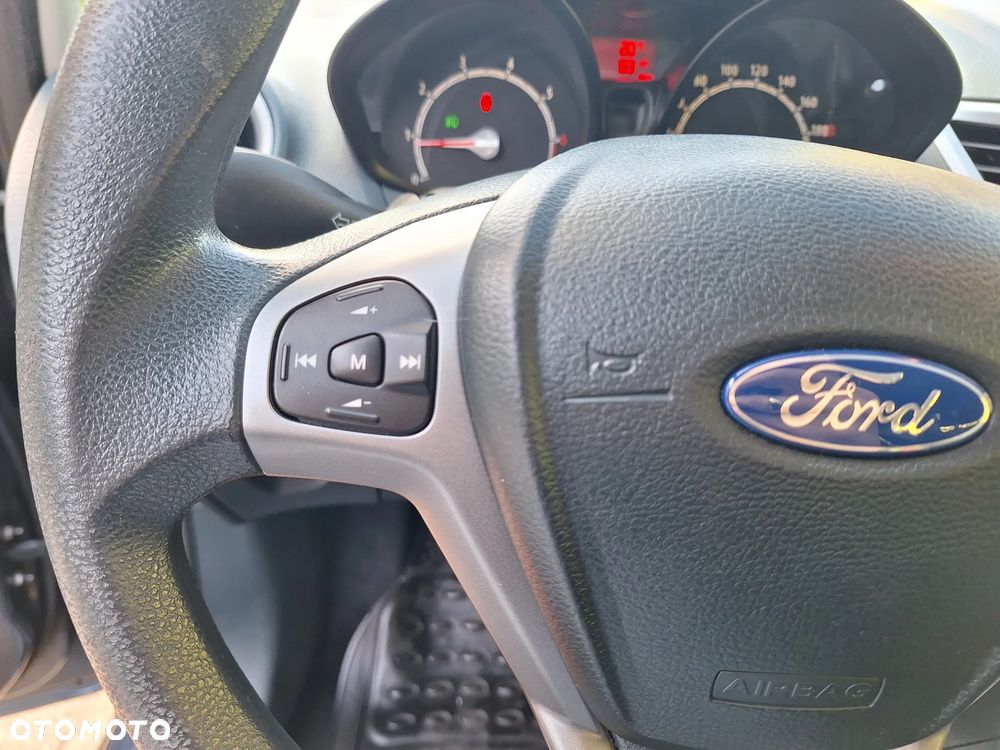Ford Fiesta 1.25 Celebration - 29