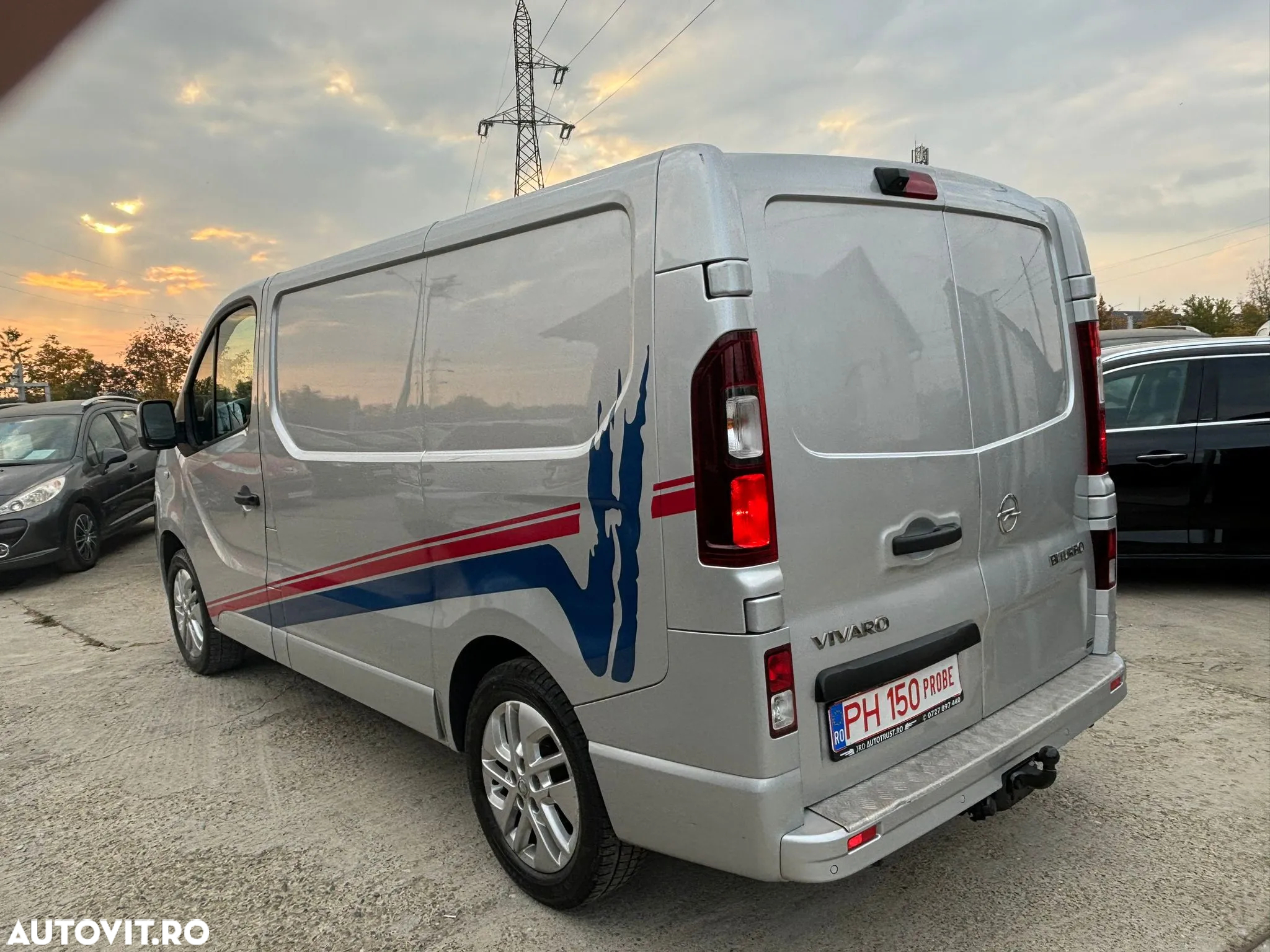 Opel VIVARO - 11