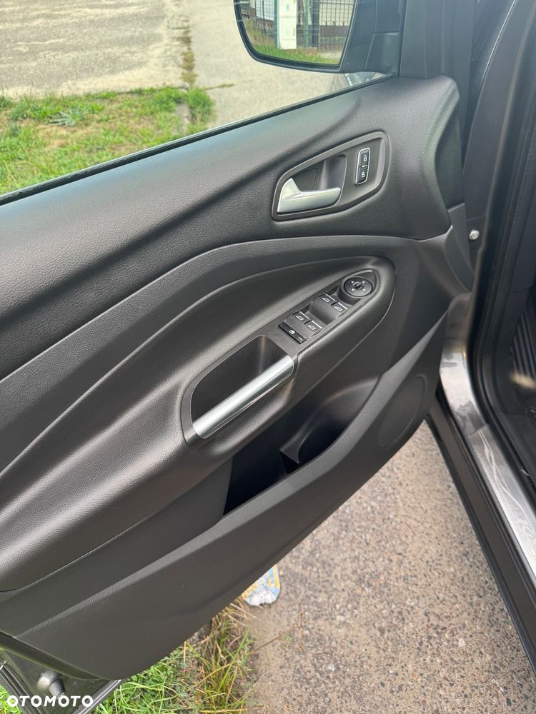 Ford Kuga 1.5 EcoBoost 2x4 Titanium - 16