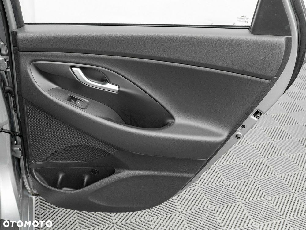 Hyundai i30 1.5 DPI Classic + - 26