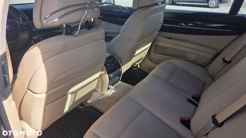 BMW Seria 7 - 30