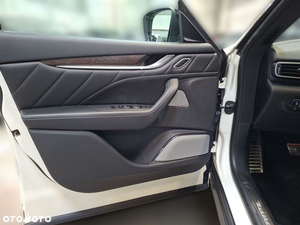 Maserati Levante - 12