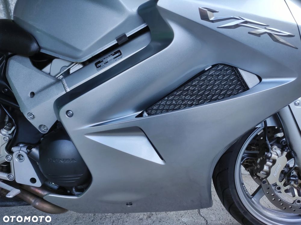 Honda VFR - 10