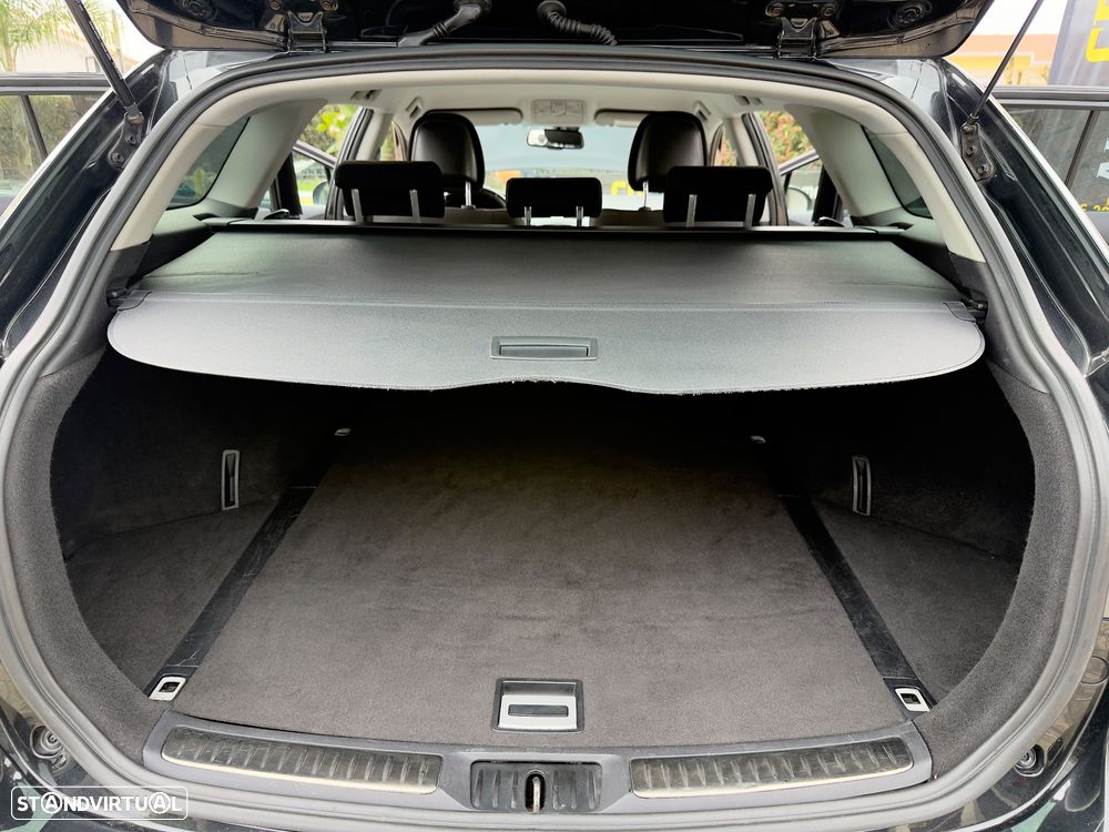 Toyota Avensis SW 2.0 D-4D Exclusive +Navi - 36