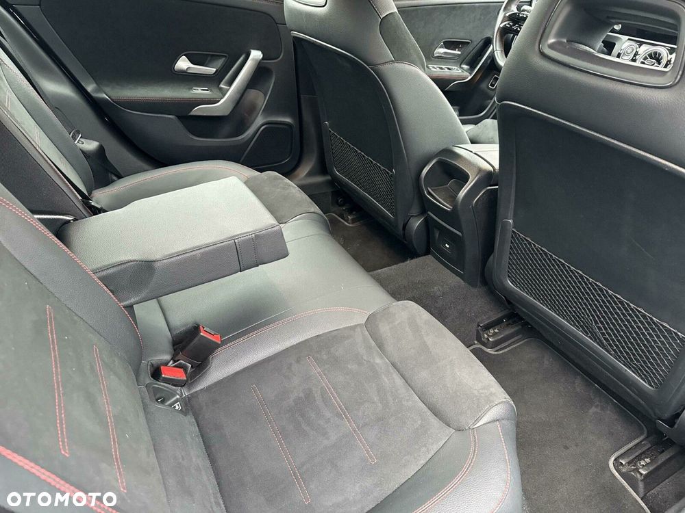 Mercedes-Benz CLA 200 AMG Line 7G-DCT - 19