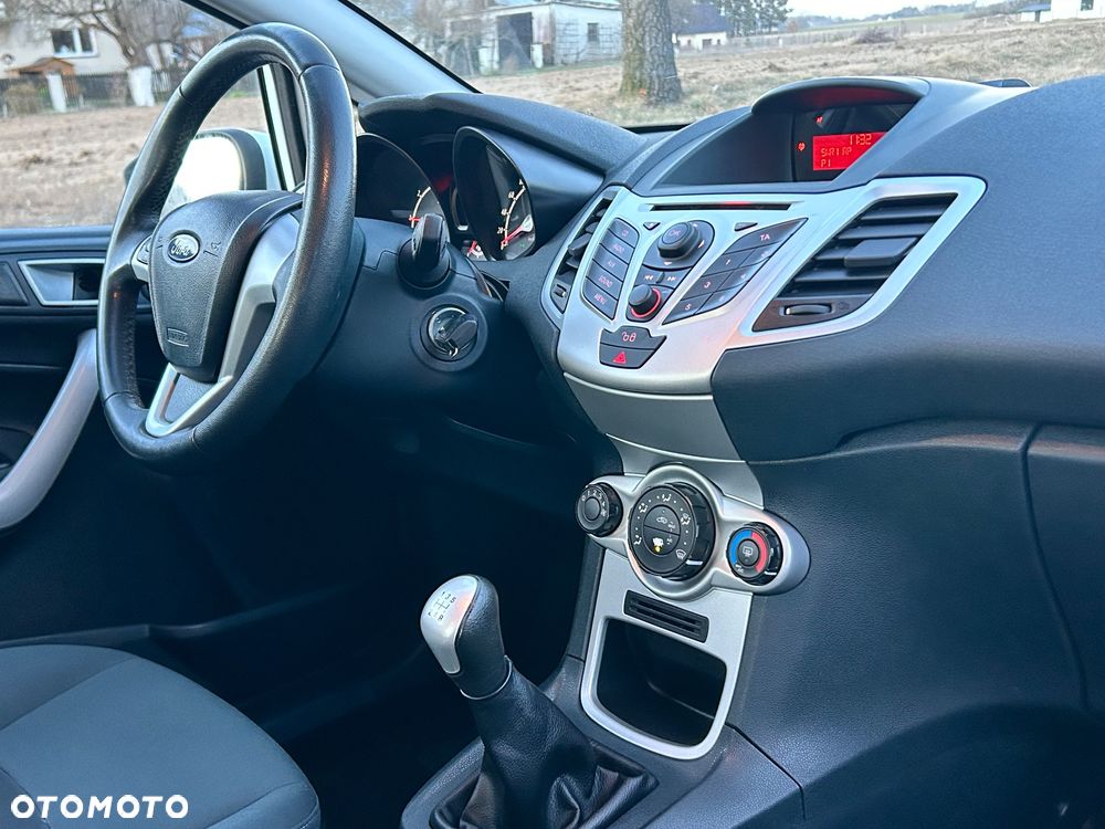 Ford Fiesta 1.25 Celebration - 30