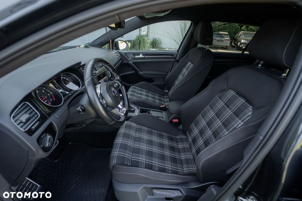 Volkswagen Golf - 16