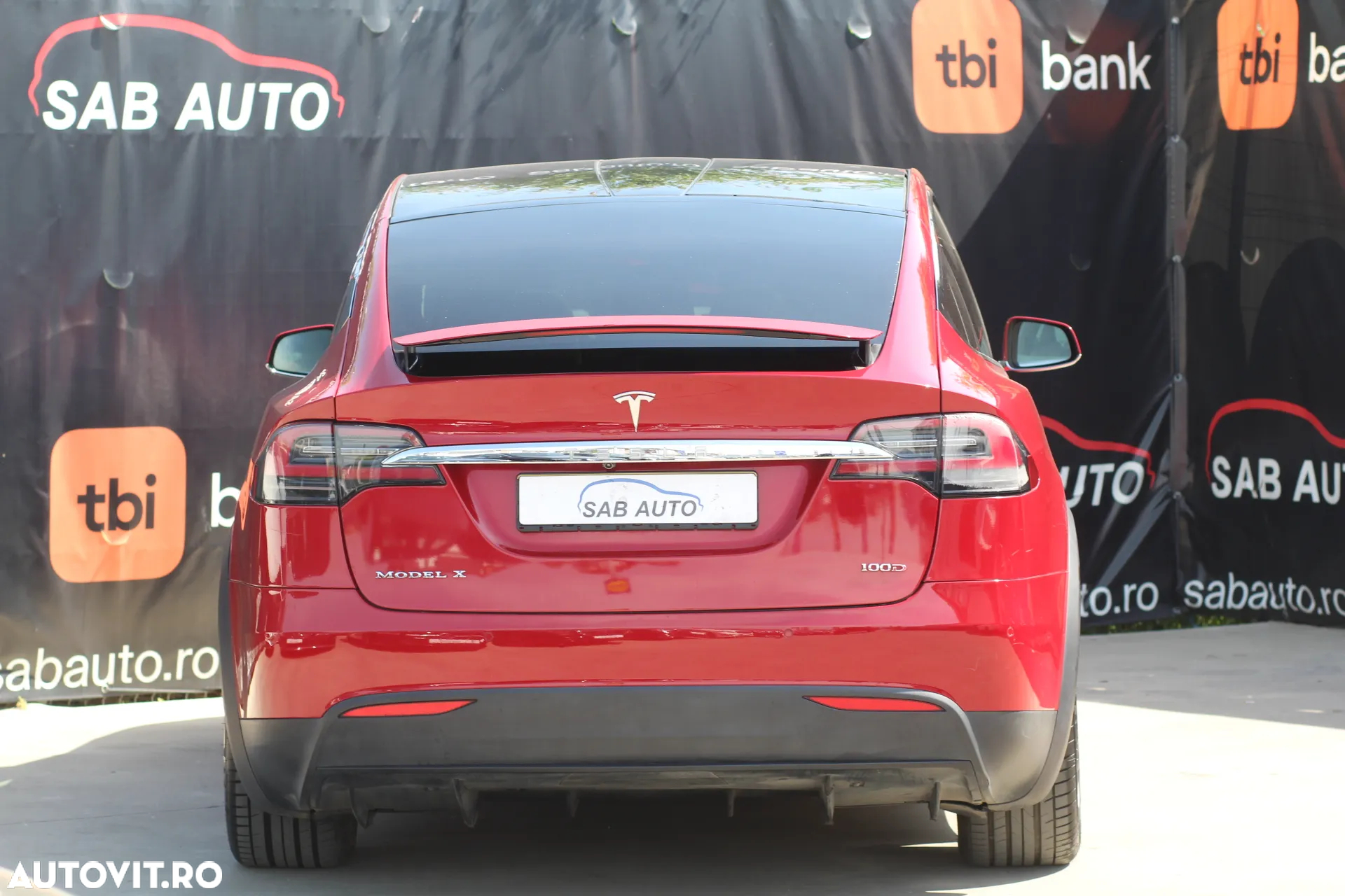 Tesla Model X - 23