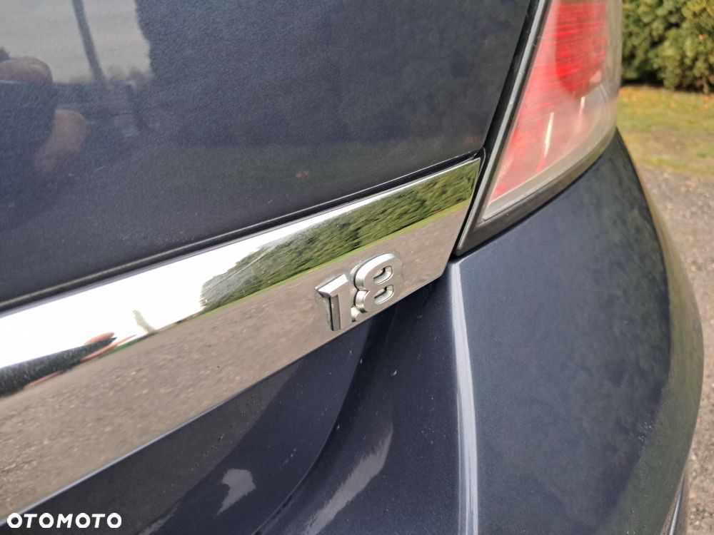 Opel Astra 1.8 Sport - 24