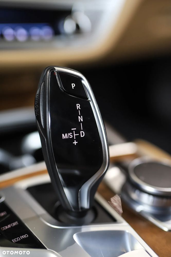 BMW Seria 7 730d xDrive - 24