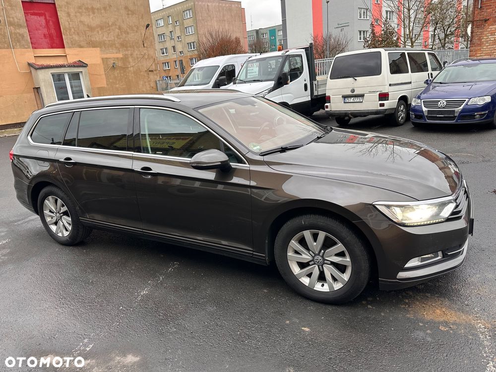 Volkswagen Passat 2.0 TDI DSG (BlueMotion Technology) Trendline - 1