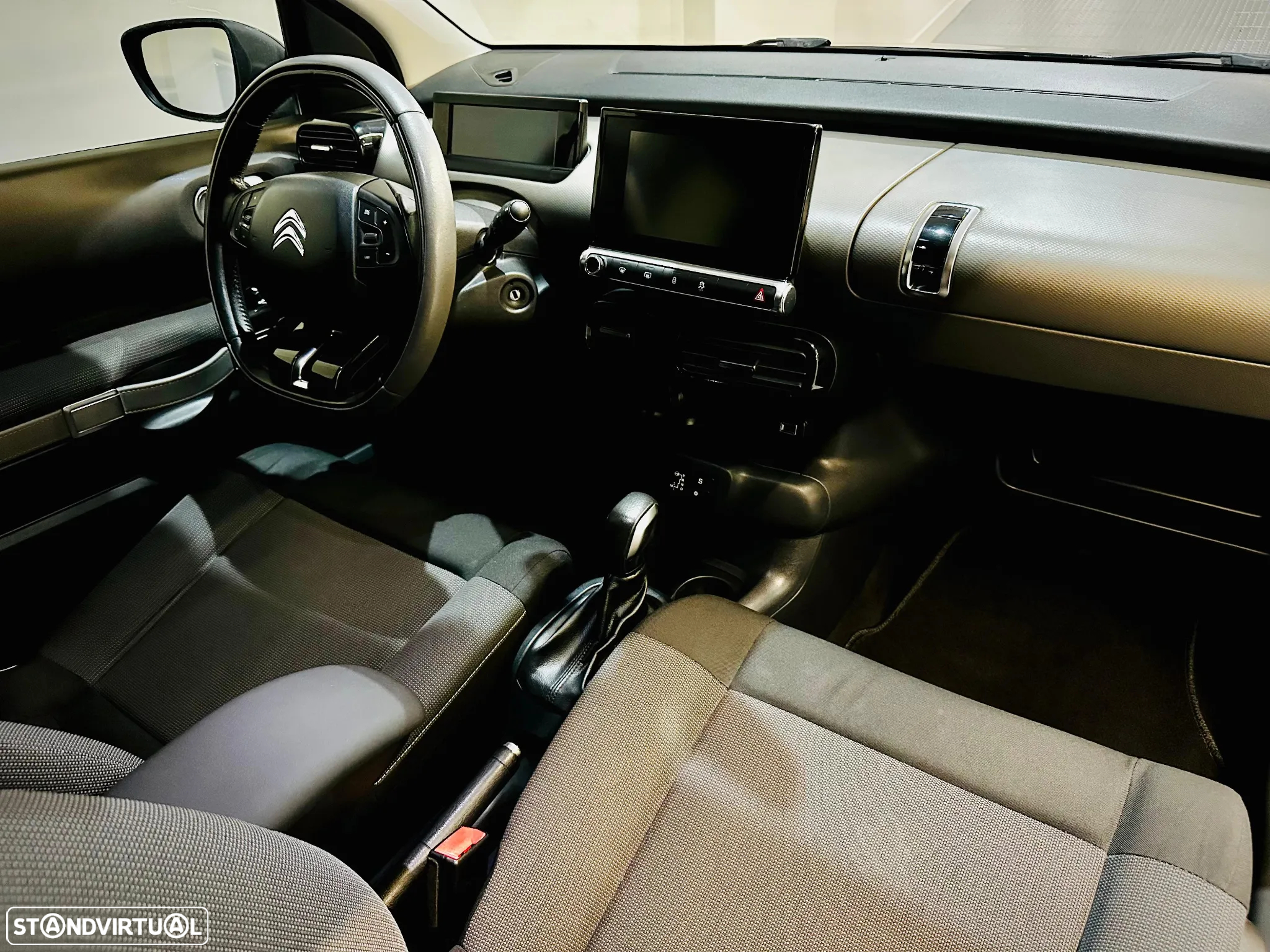 Citroën C4 Cactus 1.2 PureTech Shine EAT6 - 7