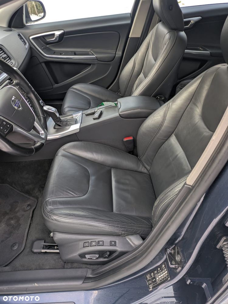 Volvo V60 D4 AWD Summum - 24