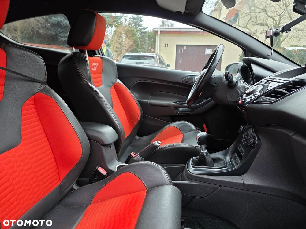 Ford Fiesta 1.6 EcoBoost ST - 13