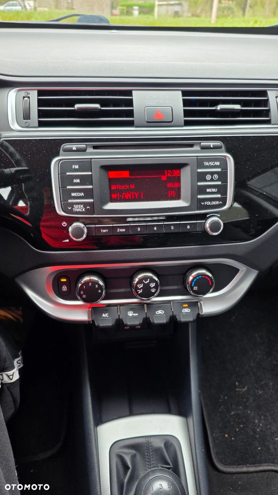 Kia Rio - 12