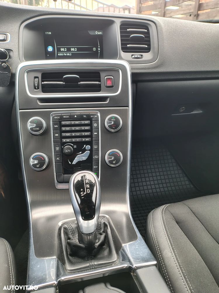 Volvo V60 D4 Geartronic Momentum - 10