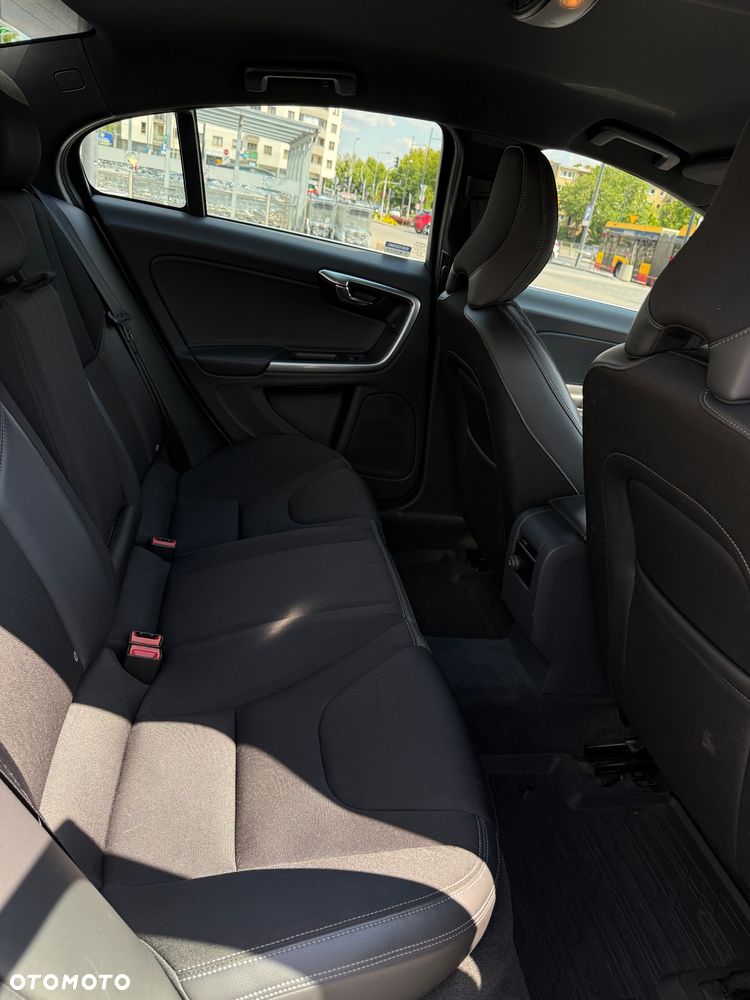 Volvo S60 D3 Drive-E Momentum - 16